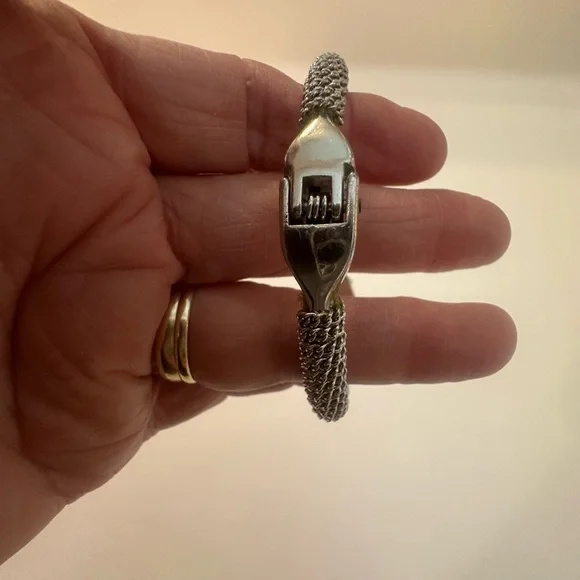 Vintage Silver Tone Woven Mesh Bypass Cuff Bracelet | Black Teardrop Stones - Picture 6 of 8